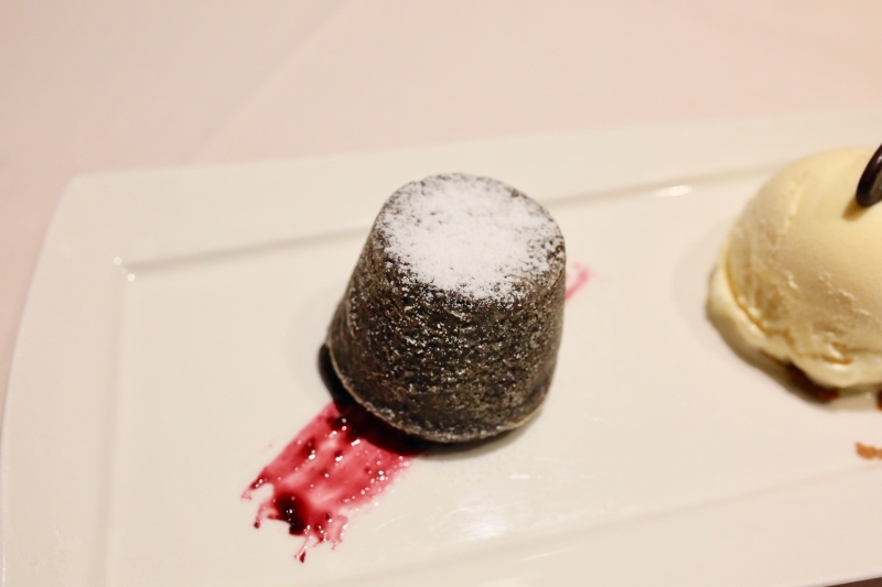 台北十大經典牛排館-雅室牛排 歷久不衰台北東區老牛排館 經典美味推薦