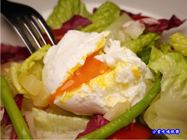 莓果風味水波蛋沙拉-薄多義桃園店 (4).jpg