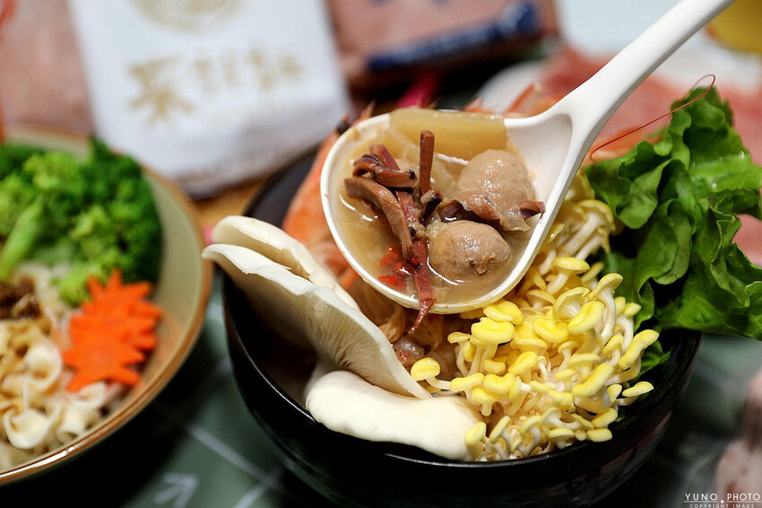 高雄市前金區【宅配美食】五星漢來美食在家輕鬆吃 來拌麵酸辣粉讓你吃宵夜不怕胖  砂鍋龍膽海鮮鍋火鍋湯底讓你在家嚐好