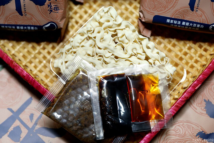 高雄市前金區【宅配美食】五星漢來美食在家輕鬆吃 來拌麵酸辣粉讓你吃宵夜不怕胖  砂鍋龍膽海鮮鍋火鍋湯底讓你在家嚐好