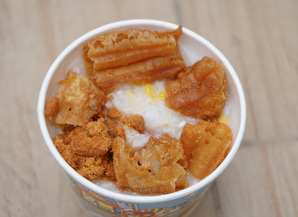 [台中北屯美食]日出廣東粥飯糰-早上六點開始排隊~銅板價料多廣東粥! - 美食好芃友