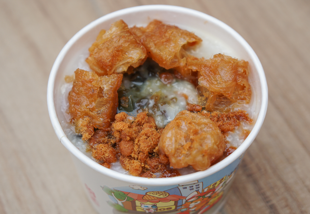 [台中北屯美食]日出廣東粥飯糰-早上六點開始排隊~銅板價料多廣東粥! - 美食好芃友