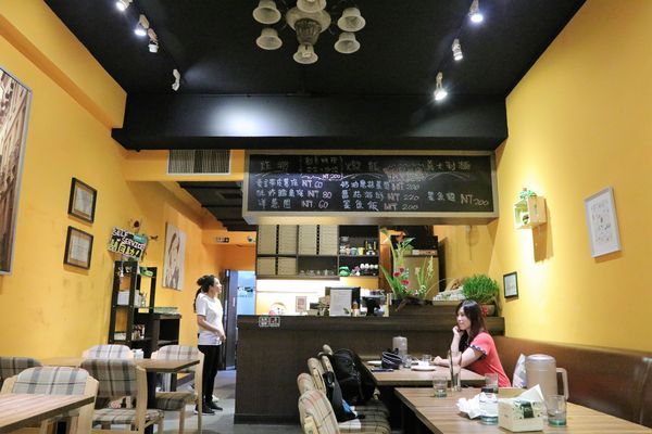 Duke's Pizza：【新北市三重食記】DUKE'S PIZZA 頂級義式薄皮披薩/台北橋站三合夜市美食/連鱷魚也超愛/自製創意PIZZA/平價餐廳