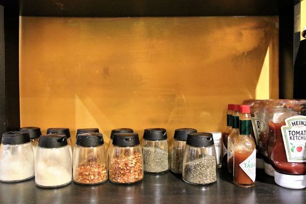 Duke's Pizza：【新北市三重食記】DUKE'S PIZZA 頂級義式薄皮披薩/台北橋站三合夜市美食/連鱷魚也超愛/自製創意PIZZA/平價餐廳