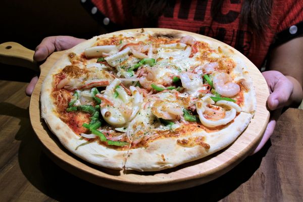 Duke's Pizza：【新北市三重食記】DUKE'S PIZZA 頂級義式薄皮披薩/台北橋站三合夜市美食/連鱷魚也超愛/自製創意PIZZA/平價餐廳
