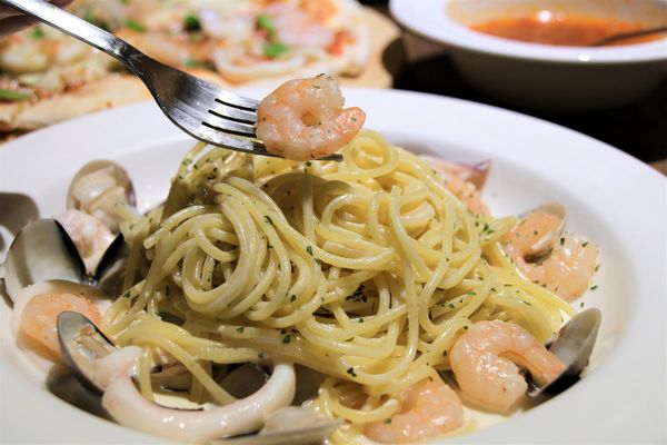 Duke's Pizza：【新北市三重食記】DUKE'S PIZZA 頂級義式薄皮披薩/台北橋站三合夜市美食/連鱷魚也超愛/自製創意PIZZA/平價餐廳