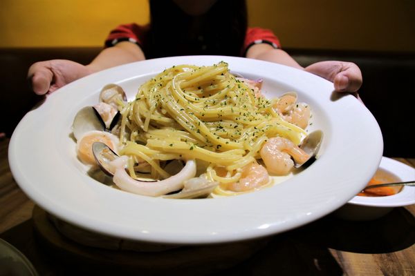 Duke's Pizza：【新北市三重食記】DUKE'S PIZZA 頂級義式薄皮披薩/台北橋站三合夜市美食/連鱷魚也超愛/自製創意PIZZA/平價餐廳