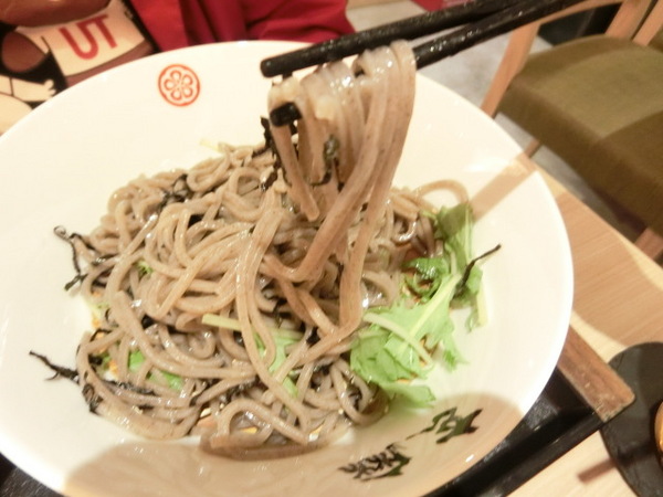 玄麻蕎麥處：開在忠孝東路216巷子裡的「玄麻蕎麥處」~有著濃濃日本味!噹噹媽推薦胡麻醬沾麵、溏心蛋、和風炸雞塊喔!