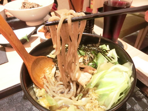 玄麻蕎麥處：開在忠孝東路216巷子裡的「玄麻蕎麥處」~有著濃濃日本味!噹噹媽推薦胡麻醬沾麵、溏心蛋、和風炸雞塊喔!