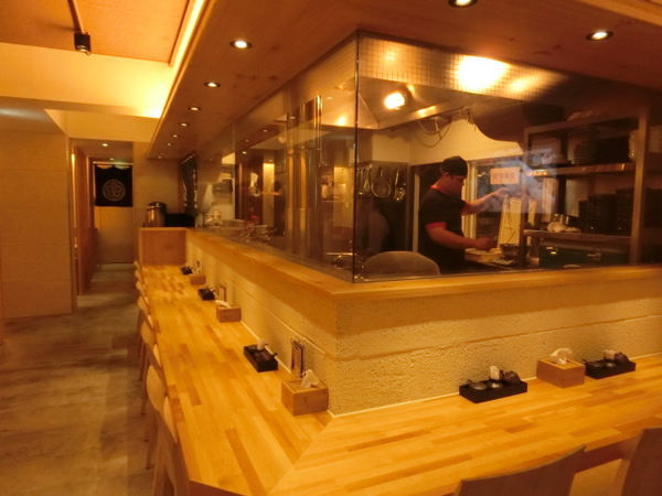 玄麻蕎麥處：開在忠孝東路216巷子裡的「玄麻蕎麥處」~有著濃濃日本味!噹噹媽推薦胡麻醬沾麵、溏心蛋、和風炸雞塊喔!