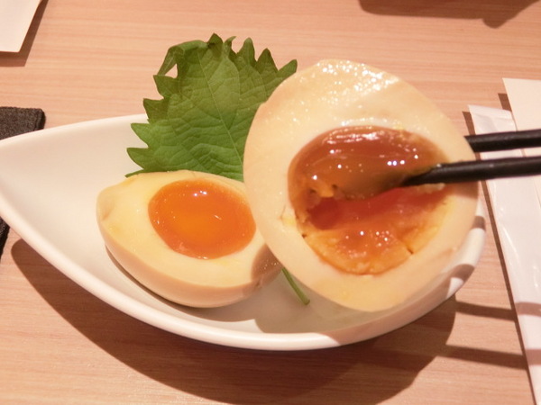 玄麻蕎麥處：開在忠孝東路216巷子裡的「玄麻蕎麥處」~有著濃濃日本味!噹噹媽推薦胡麻醬沾麵、溏心蛋、和風炸雞塊喔!