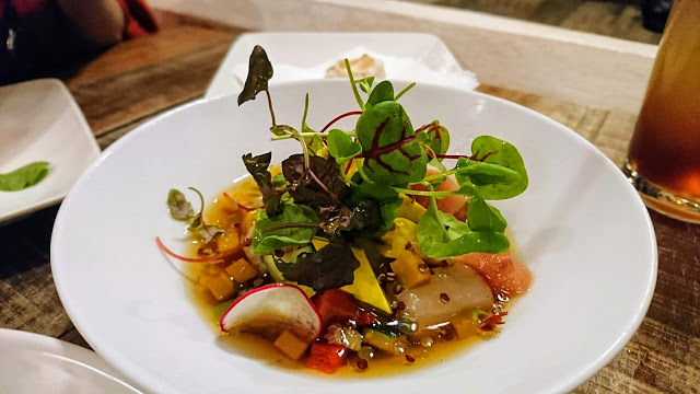 屏東墾丁。迷路小章魚。在美食裡迷路的女子