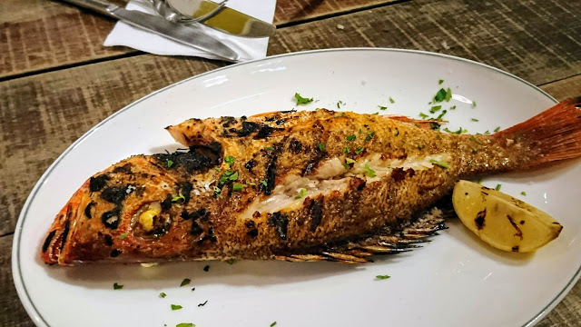 屏東墾丁。迷路小章魚。在美食裡迷路的女子