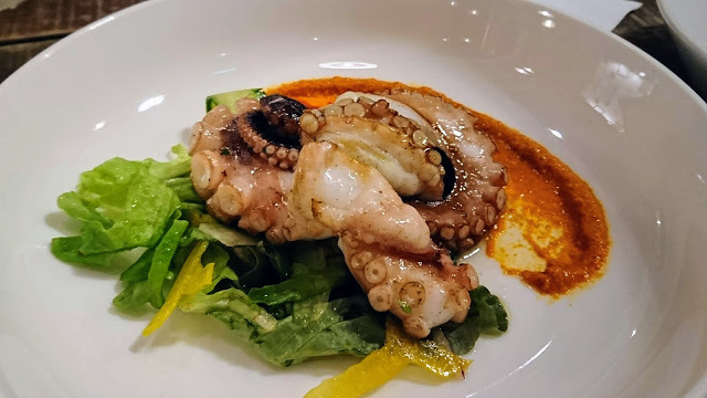 屏東墾丁。迷路小章魚。在美食裡迷路的女子