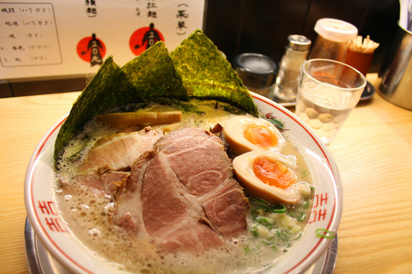 豚骨家：[台南]一碗入魂排隊人氣名店 豚骨家