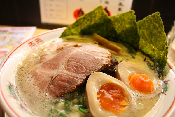 豚骨家：[台南]一碗入魂排隊人氣名店 豚骨家