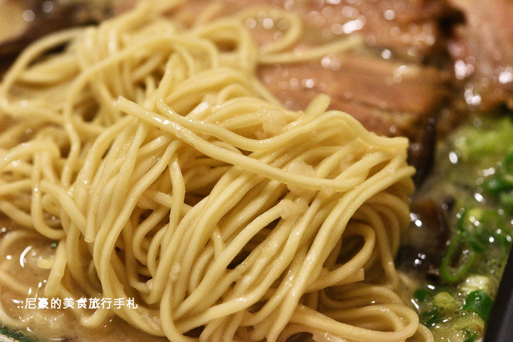 [台南中西] 一碗入魂 超香濃日式豚骨拉麵 豚骨家 台南日本日式拉麵推薦必吃食記