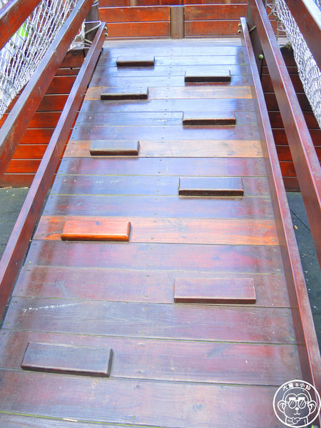 中山國小：作伙來企投【宜蘭･中山國小】四座溜滑梯讓小朋友玩瘋了