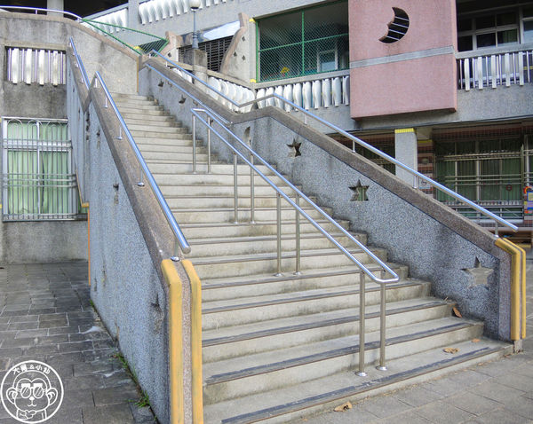 中山國小：作伙來企投【宜蘭･中山國小】四座溜滑梯讓小朋友玩瘋了