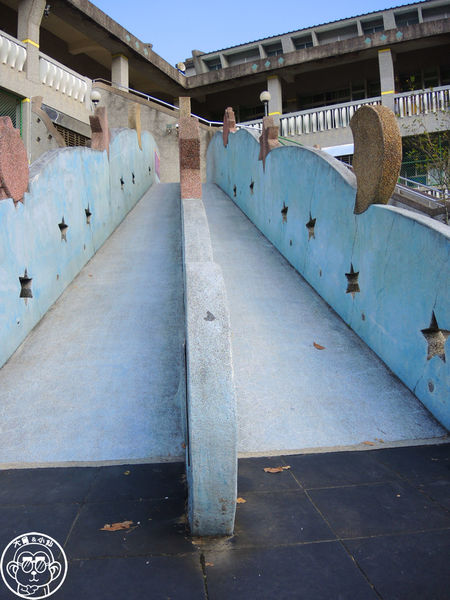 中山國小：作伙來企投【宜蘭･中山國小】四座溜滑梯讓小朋友玩瘋了