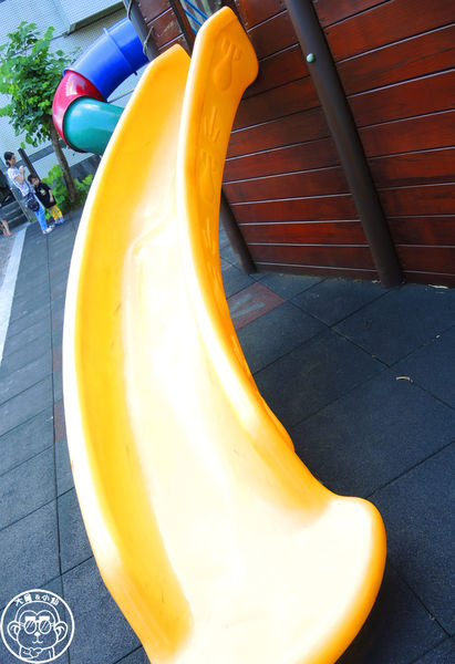 中山國小：作伙來企投【宜蘭･中山國小】四座溜滑梯讓小朋友玩瘋了