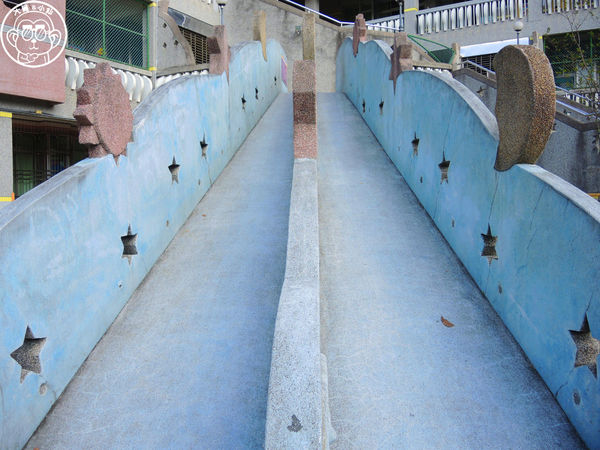 中山國小：作伙來企投【宜蘭･中山國小】四座溜滑梯讓小朋友玩瘋了