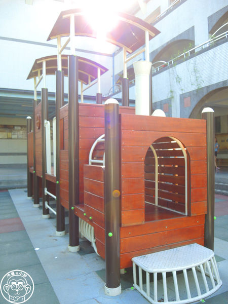 中山國小：作伙來企投【宜蘭･中山國小】四座溜滑梯讓小朋友玩瘋了