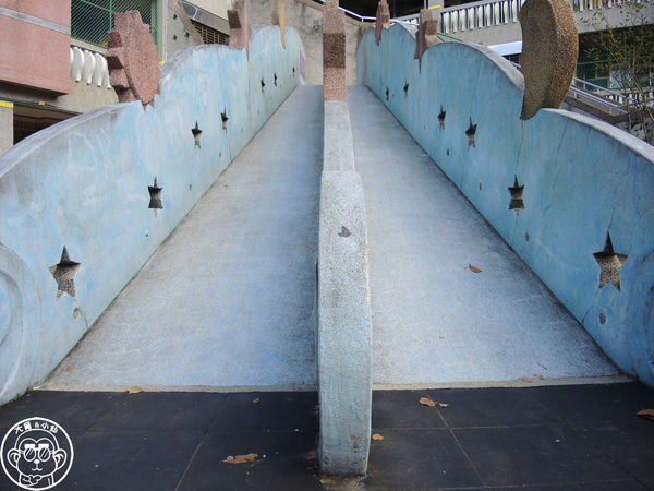 中山國小：作伙來企投【宜蘭･中山國小】四座溜滑梯讓小朋友玩瘋了