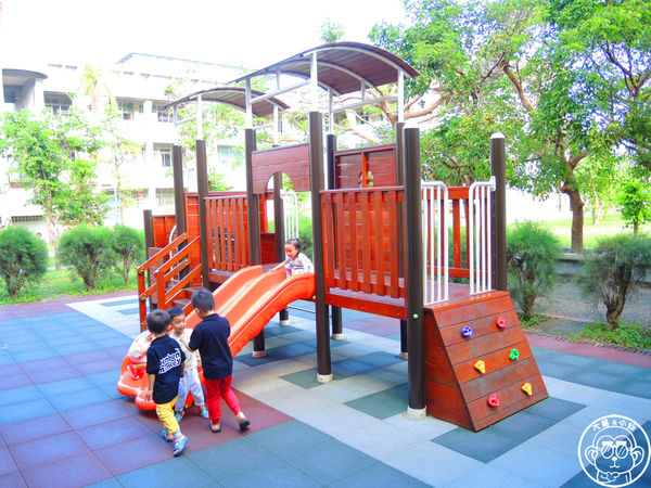中山國小：作伙來企投【宜蘭･中山國小】四座溜滑梯讓小朋友玩瘋了