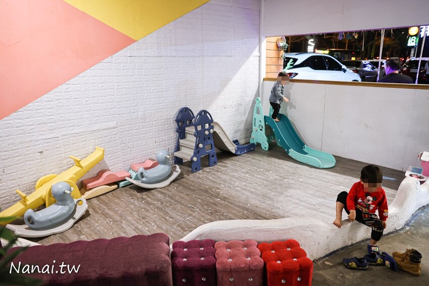 熱炒百元起！小朋友免費撈魚體驗、幼童遊戲區、台中看夜景都來這家那兩蚵烤鮮蚵，免費停車場、用餐無限時