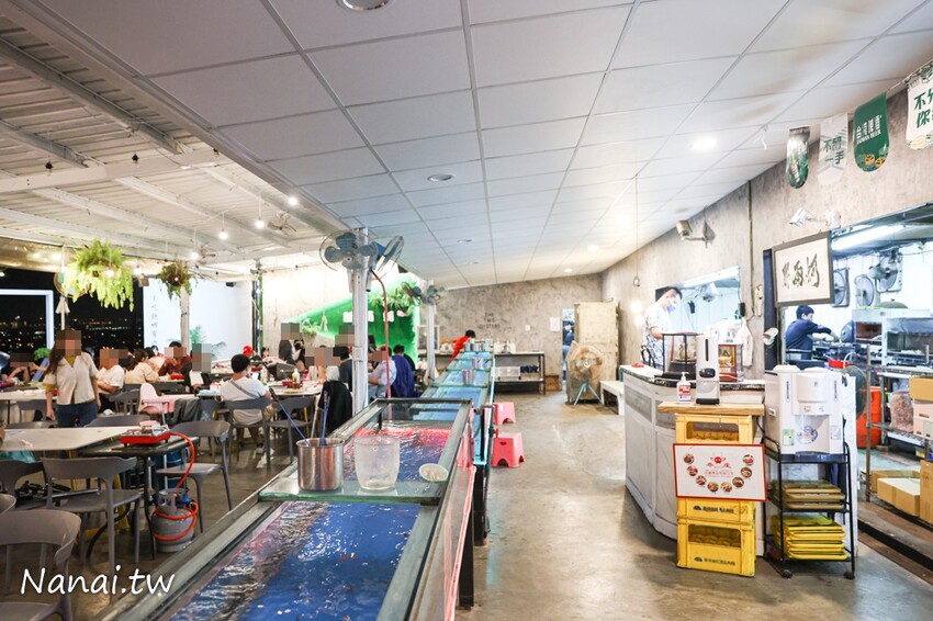 熱炒百元起！小朋友免費撈魚體驗、幼童遊戲區、台中看夜景都來這家那兩蚵烤鮮蚵，免費停車場、用餐無限時