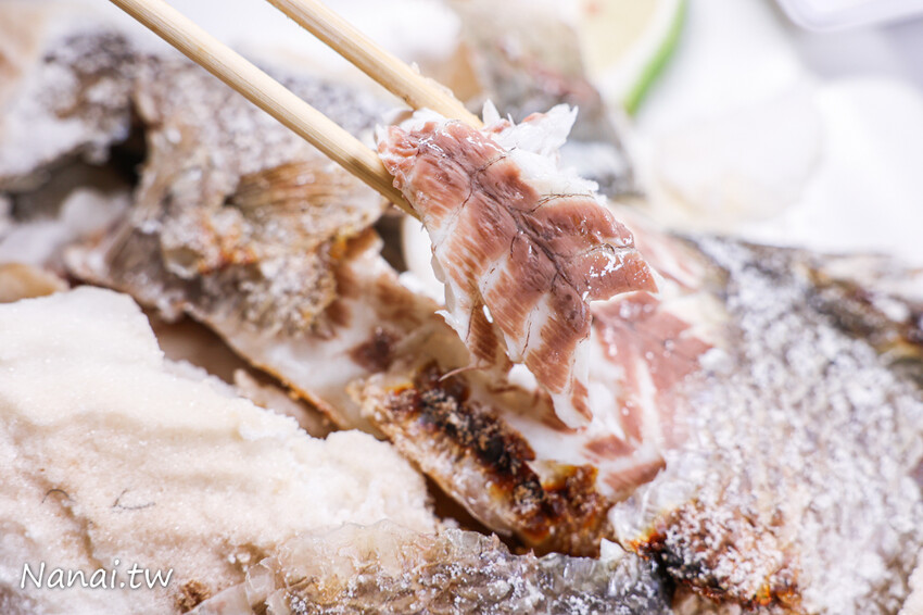 熱炒百元起！小朋友免費撈魚體驗、幼童遊戲區、台中看夜景都來這家那兩蚵烤鮮蚵，免費停車場、用餐無限時