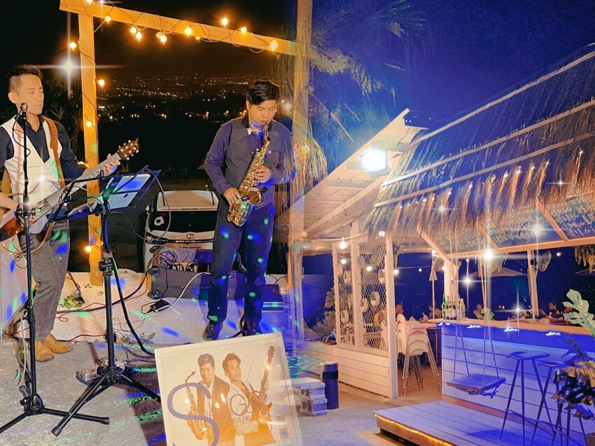 熱炒百元起！小朋友免費撈魚體驗、幼童遊戲區、台中看夜景都來這家那兩蚵烤鮮蚵，免費停車場、用餐無限時