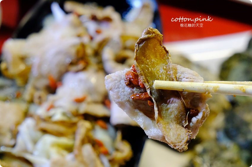 台中夜景餐廳新亮點-彩虹貨櫃屋裡大吃雞湯、砂鍋魚頭,那兩蚵換新裝囉