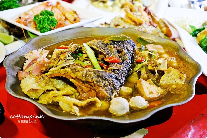 台中夜景餐廳新亮點-彩虹貨櫃屋裡大吃雞湯、砂鍋魚頭,那兩蚵換新裝囉