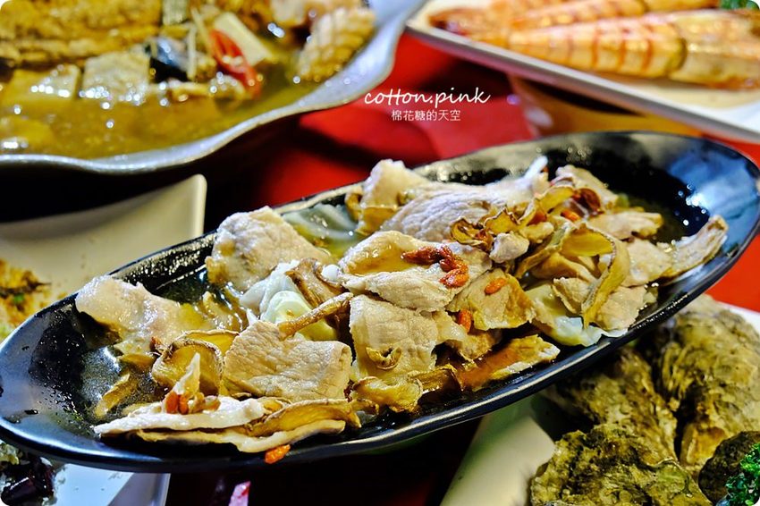 台中夜景餐廳新亮點-彩虹貨櫃屋裡大吃雞湯、砂鍋魚頭,那兩蚵換新裝囉