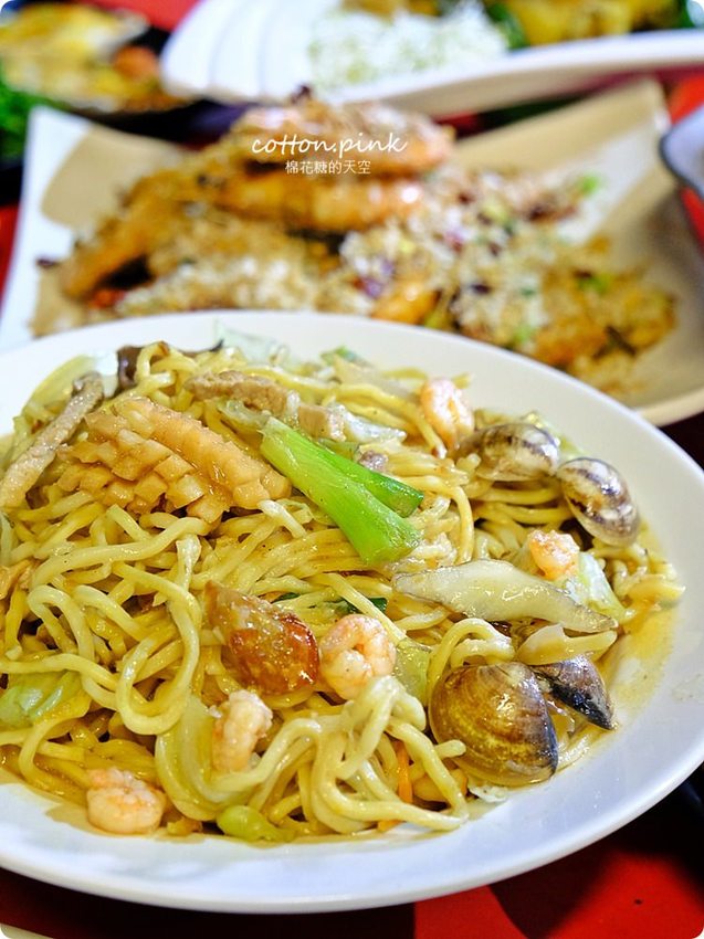 台中夜景餐廳新亮點-彩虹貨櫃屋裡大吃雞湯、砂鍋魚頭,那兩蚵換新裝囉