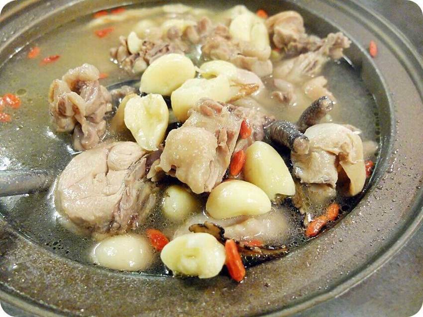 台中夜景餐廳新亮點-彩虹貨櫃屋裡大吃雞湯、砂鍋魚頭,那兩蚵換新裝囉