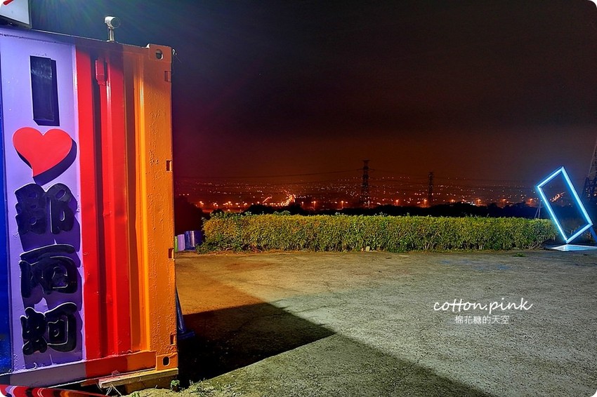 台中夜景餐廳新亮點-彩虹貨櫃屋裡大吃雞湯、砂鍋魚頭,那兩蚵換新裝囉