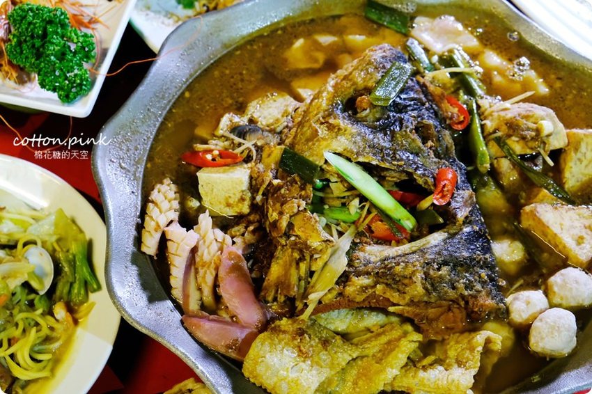 台中夜景餐廳新亮點-彩虹貨櫃屋裡大吃雞湯、砂鍋魚頭,那兩蚵換新裝囉