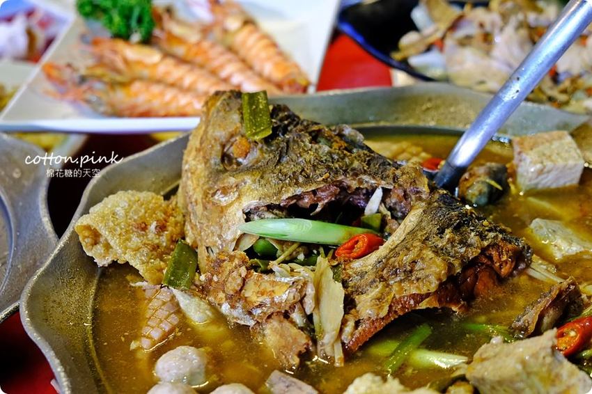 台中夜景餐廳新亮點-彩虹貨櫃屋裡大吃雞湯、砂鍋魚頭,那兩蚵換新裝囉