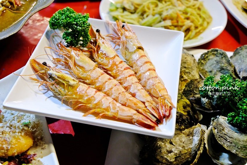 台中夜景餐廳新亮點-彩虹貨櫃屋裡大吃雞湯、砂鍋魚頭,那兩蚵換新裝囉