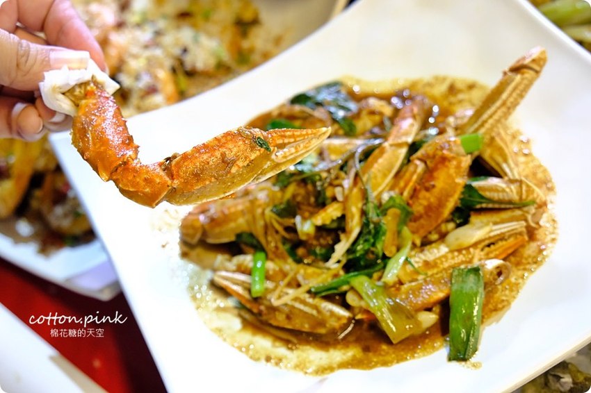 台中夜景餐廳新亮點-彩虹貨櫃屋裡大吃雞湯、砂鍋魚頭,那兩蚵換新裝囉