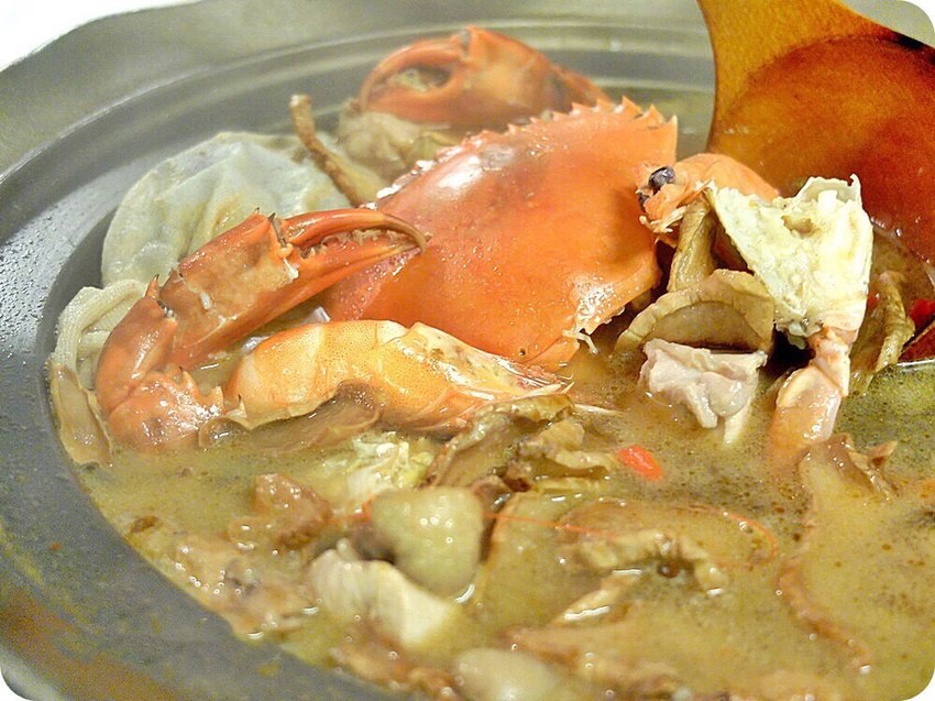 台中夜景餐廳新亮點-彩虹貨櫃屋裡大吃雞湯、砂鍋魚頭,那兩蚵換新裝囉