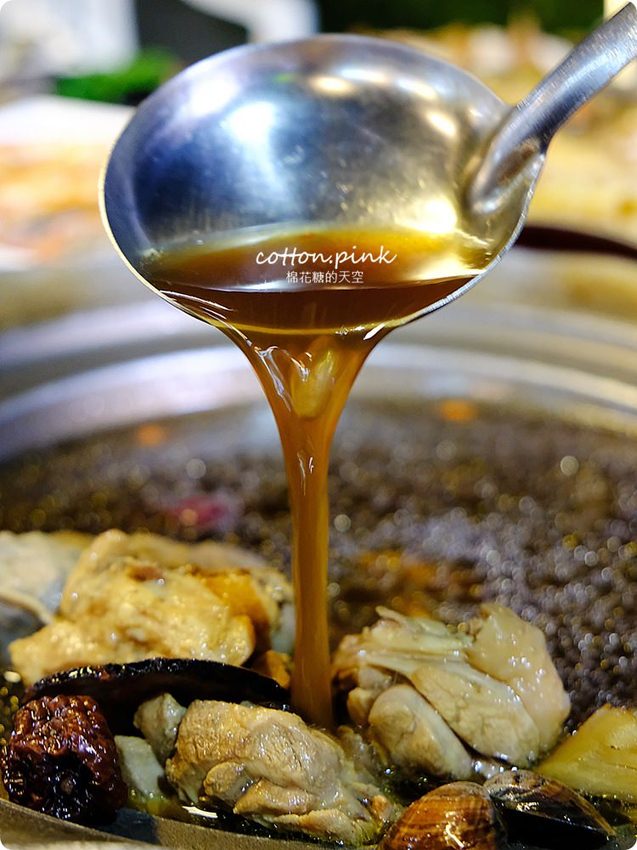 台中夜景餐廳新亮點-彩虹貨櫃屋裡大吃雞湯、砂鍋魚頭,那兩蚵換新裝囉