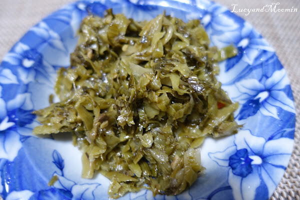 【宅配美食推薦】洪師父牛肉麵。5屆冠軍牛肉麵推出冷凍調理包，方便加熱即食，湯頭濃郁、牛肉軟嫩且麵條Q軟