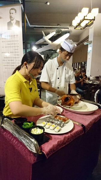 礁溪庄櫻桃谷：宜蘭~礁溪庄 鴨的夢想飛行館 櫻桃谷~櫻桃烤鴨秘製五吃~外皮酥脆肉質軟嫩~滿足您挑剔的味蕾~