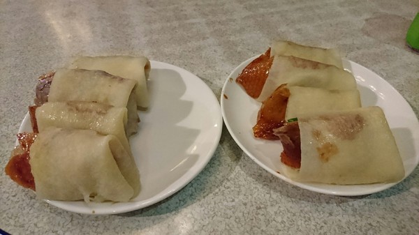 礁溪庄櫻桃谷：宜蘭~礁溪庄 鴨的夢想飛行館 櫻桃谷~櫻桃烤鴨秘製五吃~外皮酥脆肉質軟嫩~滿足您挑剔的味蕾~