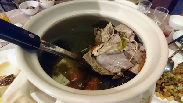 礁溪庄櫻桃谷：宜蘭~礁溪庄 鴨的夢想飛行館 櫻桃谷~櫻桃烤鴨秘製五吃~外皮酥脆肉質軟嫩~滿足您挑剔的味蕾~