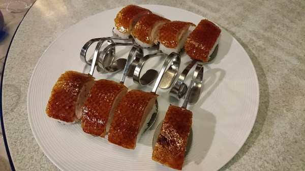 礁溪庄櫻桃谷：宜蘭~礁溪庄 鴨的夢想飛行館 櫻桃谷~櫻桃烤鴨秘製五吃~外皮酥脆肉質軟嫩~滿足您挑剔的味蕾~